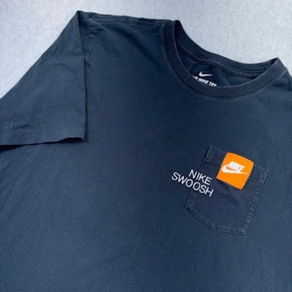 Nike Swoosh Pocket T Shirt Mens L Black Short‎ Sleeve Casual Active Gym Workout